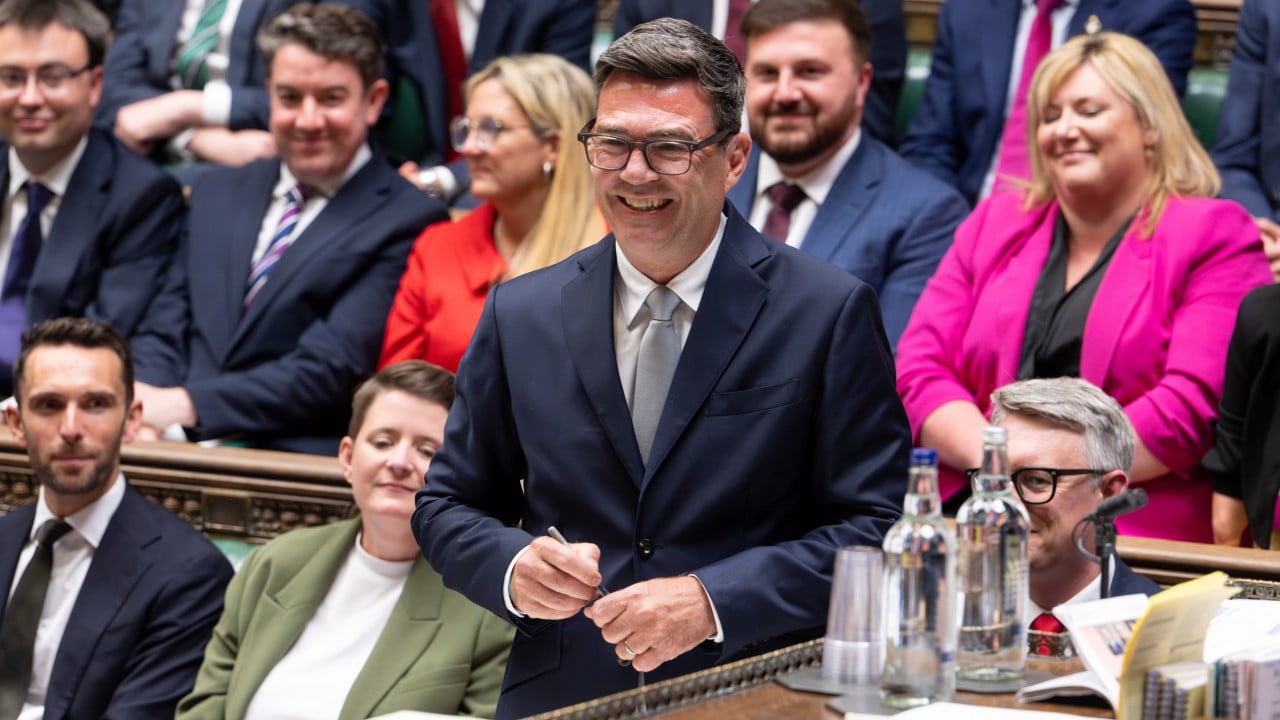 Andy Burnham dan kebijakan China Inggris