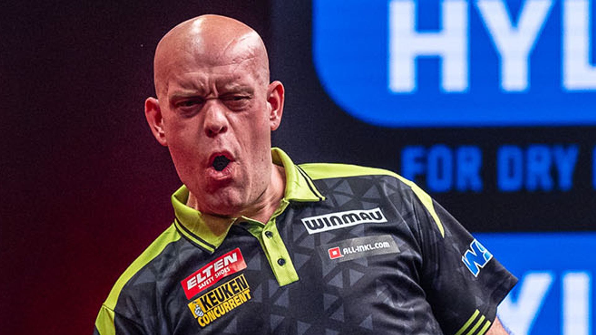 Pemain darts bersaing di European Darts Open 2026
